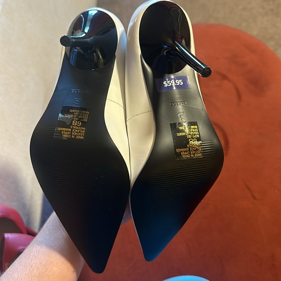 Vintage white point toe heels - Picture 3 of 5